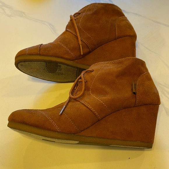 BONGO Suede wedge heels booties. - Picture 2 of 4